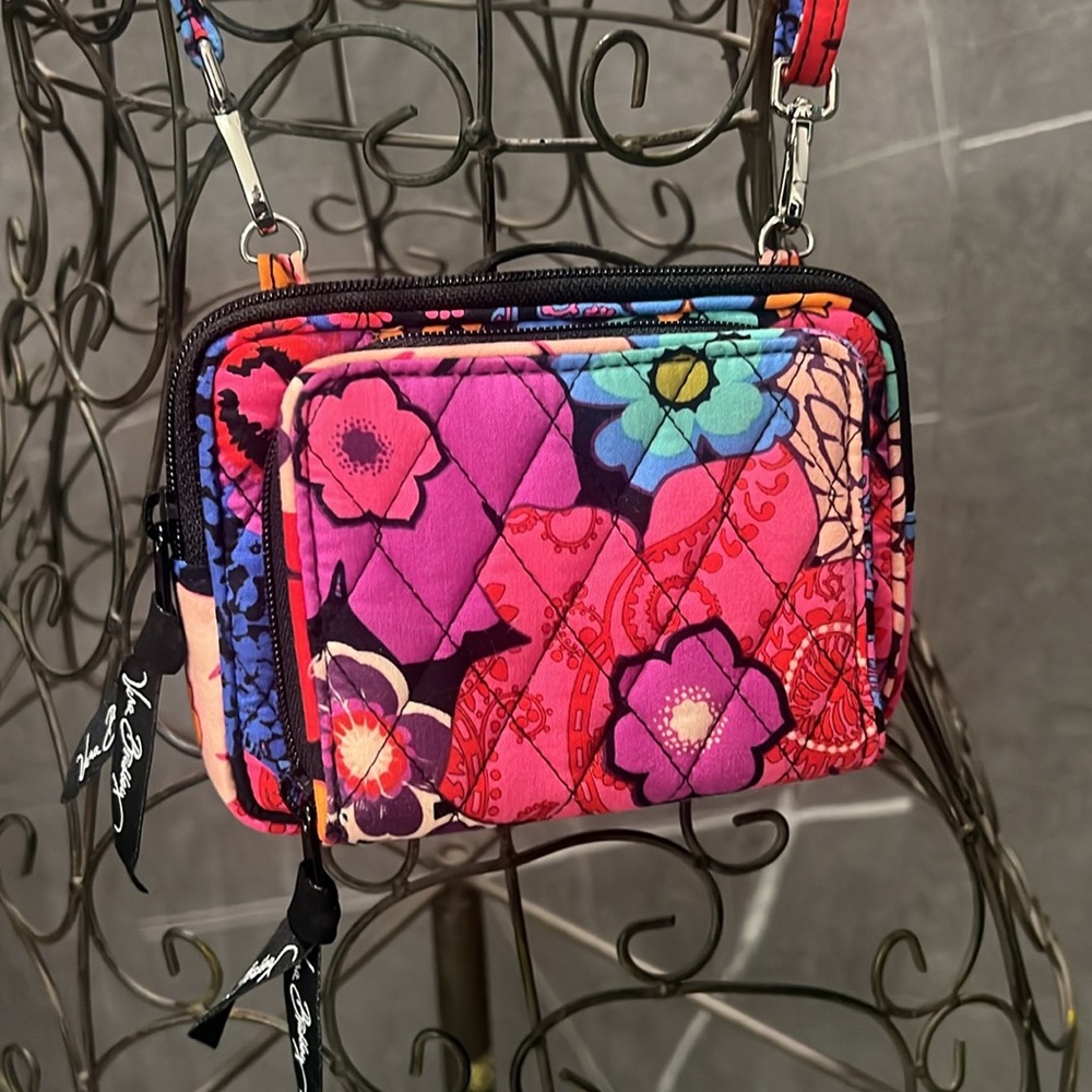 Vera Bradley crossbody bag/ wristlet w detachable straps - Picture 2 of 11